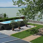 Granit - Freshly Renovated Guest house Balatonszarszo