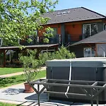 Granit - Freshly Renovated 3* Balatonszarszo