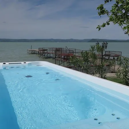 Granit - Freshly Renovated 3* Balatonszarszo
