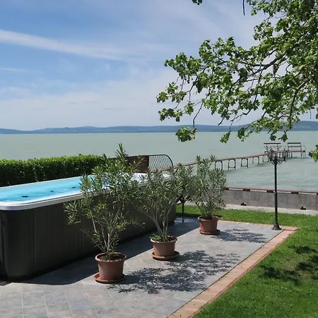 Granit - Freshly Renovated 3* Balatonszarszo