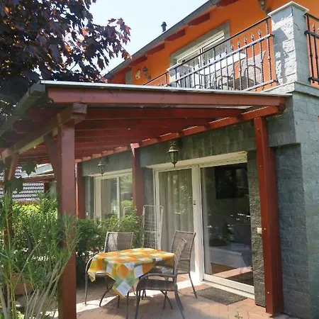 Gránit Villa - direkt at the beachside Affittacamere Balatonszarszo