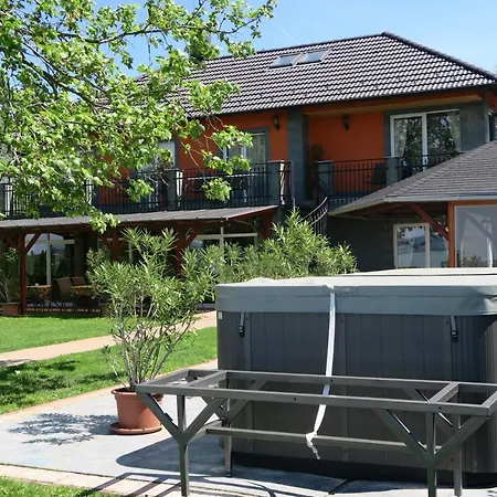Granit - Freshly Renovated 3* Балатонсарсо