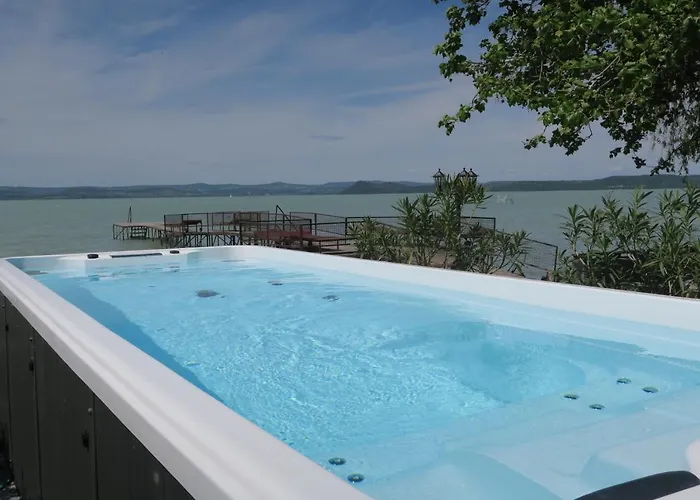 Konukevi Granit - Freshly Renovated Balatonszarszo