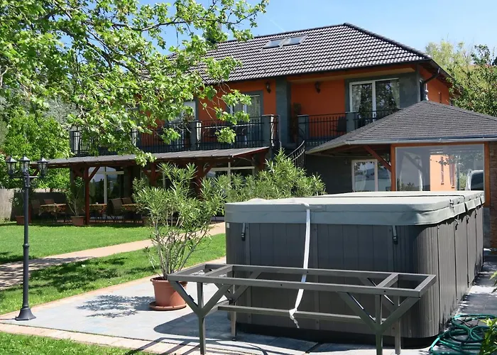 Granit - Freshly Renovated 3* Balatonszarszo